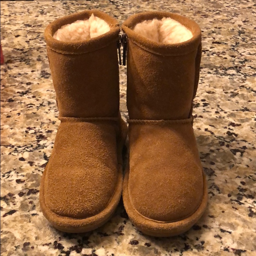Toddler Bearpaw boots, near perfect condition!